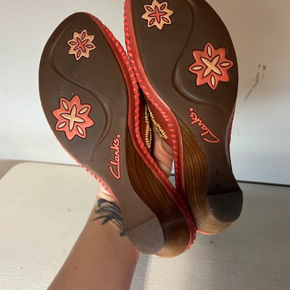Clarks Artisan Empress Coral Leather Beaded Slip On Wedge Sandals - Picture 9 of 9